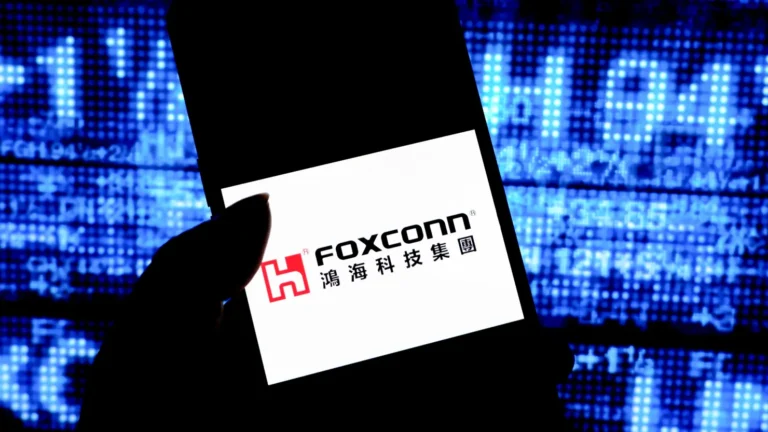 Foxconn and HCL Secure $433M India Chip Deal as Apple Diversifies from China